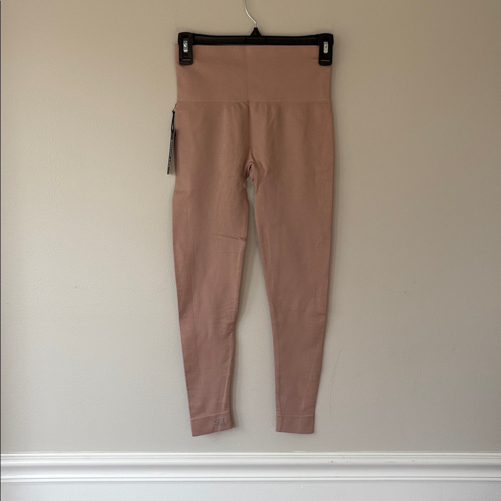 Set Active Sculptflex Ribbed High Rise Leggings In Dusty/Neutral Pink - Picture 3 of 10
